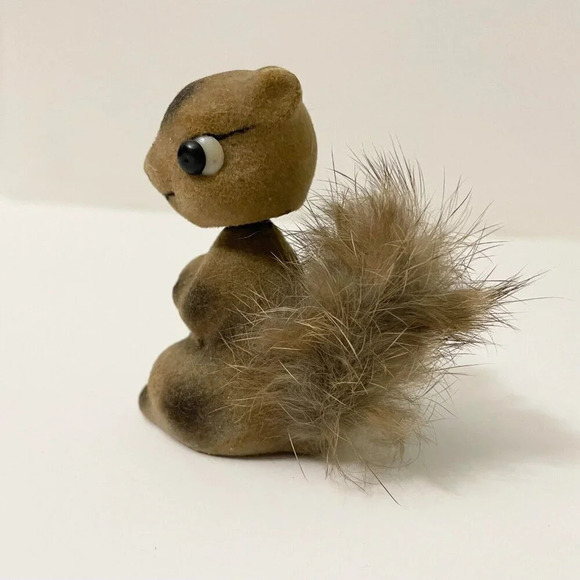 Vtg Small Flocked Squirrel Nodder Fury Tail Bobble Head 3 Inch Tall Hong Kong - Picture 2 of 13
